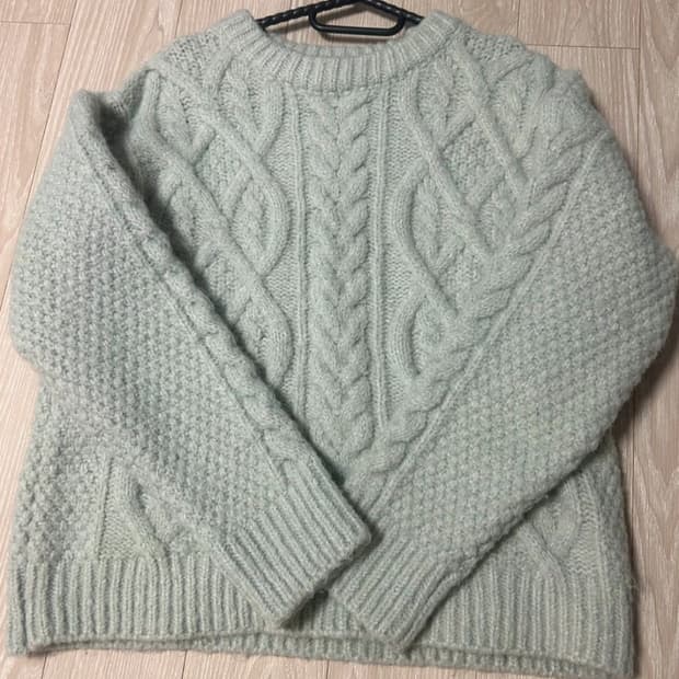 루즈핏 꽈배기 니트