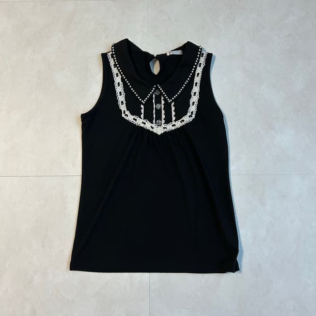 axes femme black collar sleeveless