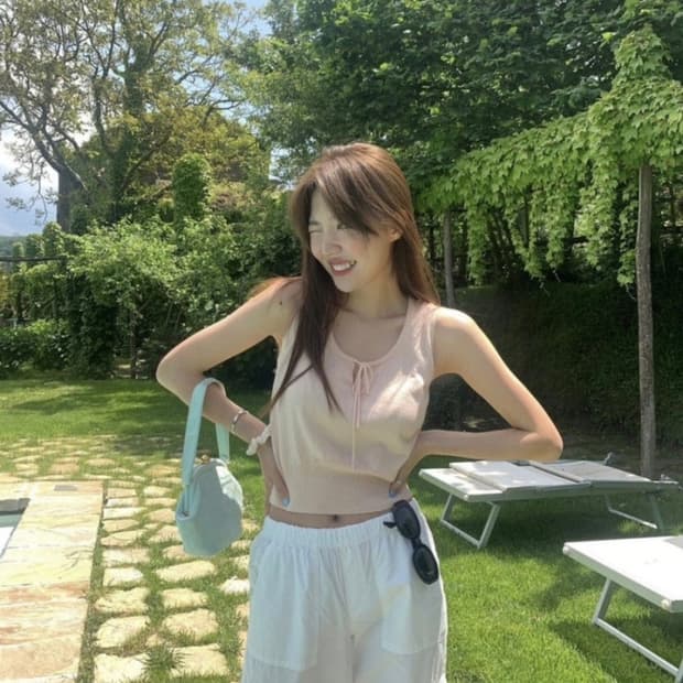 타낫 U넥 스트링 슬리브리스 니트 (새상품, 택X)