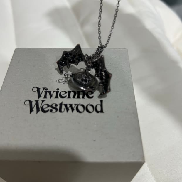 비비안웨스트우드 박쥐 목걸이