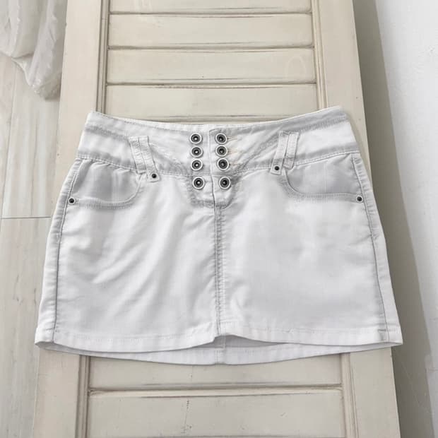 White washed detail mini skirt 