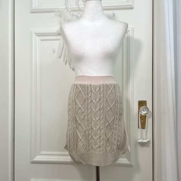 pink ivory twist knit mini skirt(size-M)