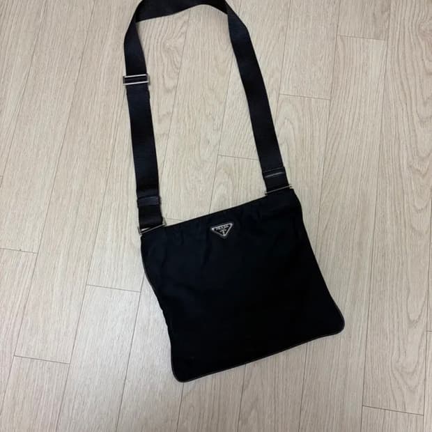 프라다 나일론 크로스백