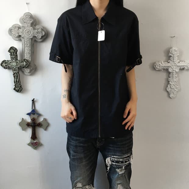 Belted point shirt zip up