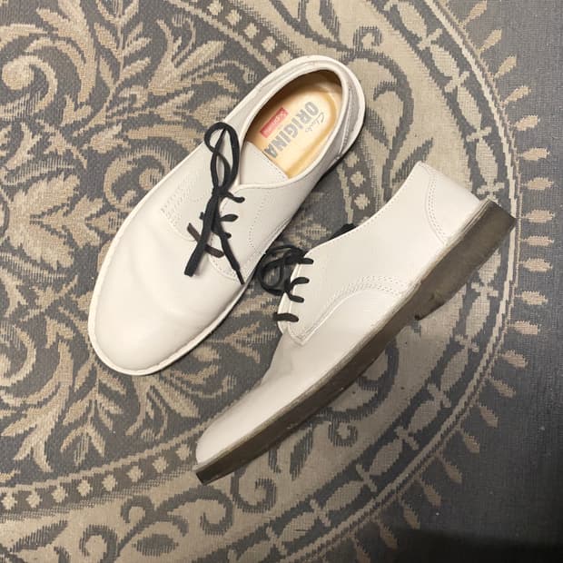 슈프림 X 클락스 화이트 데저트 말리 슈즈  