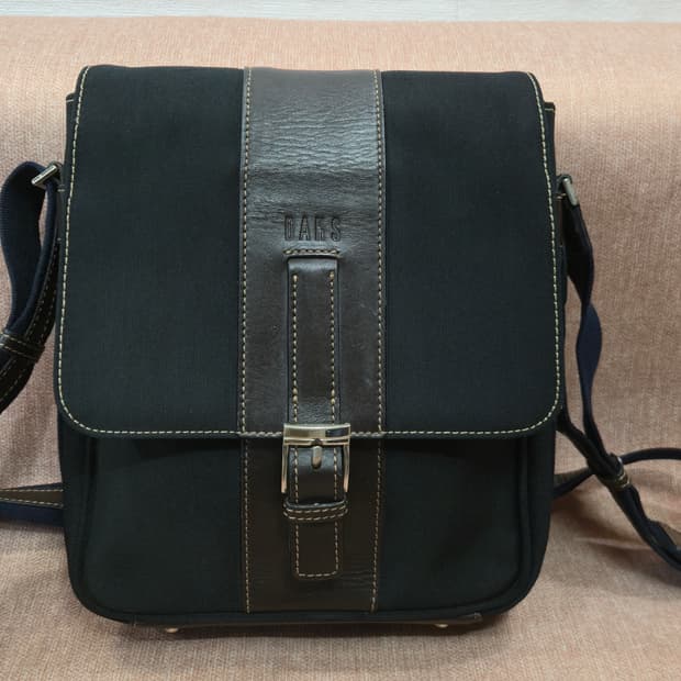 닥스 블랙 크로스백 메신저백 패브릭