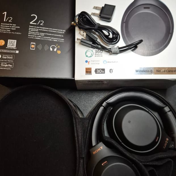 소니 WH-1000 XM4 헤드폰 블랙