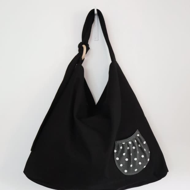 후무하우스 블랙 도트 포켓 호보백