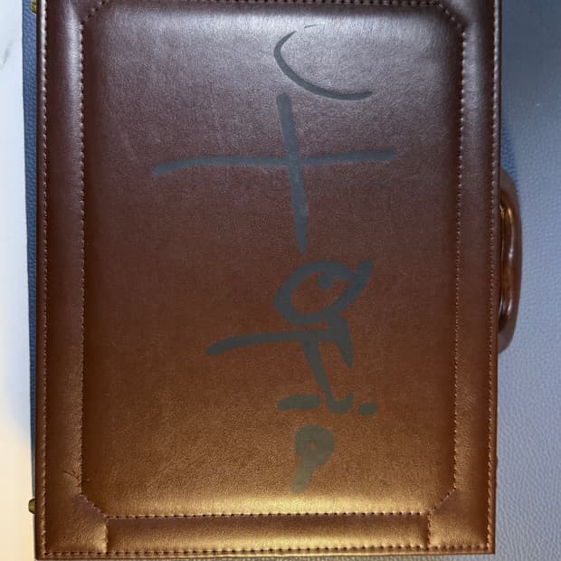 Travis scott utopia 브리프 케이스