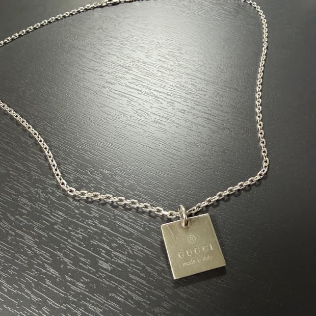 구찌 실버 스퀘어 트레이드마크 목걸이
