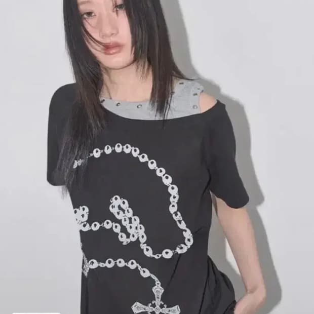 팬시클럽 로저리 블랙 반팔 티셔츠