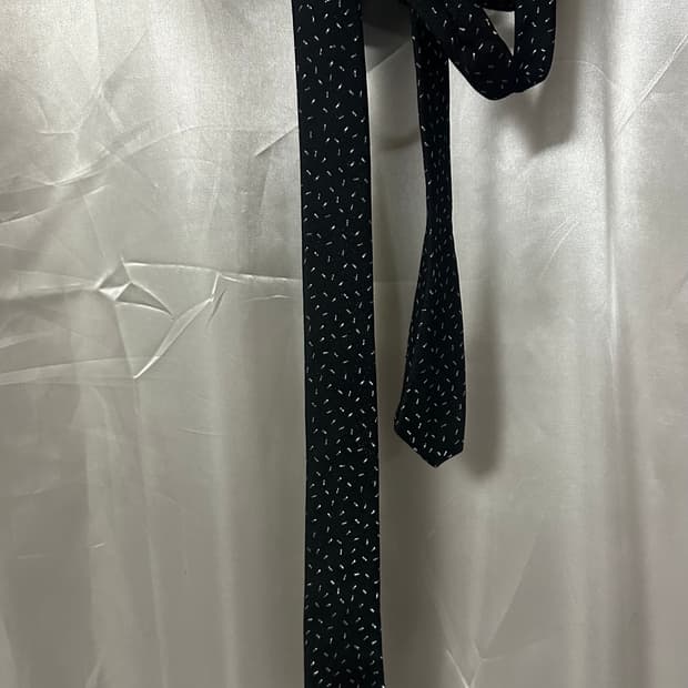 생로랑 은사 스키니 타이