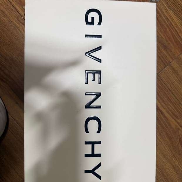 지방시 스니커즈 팔아유