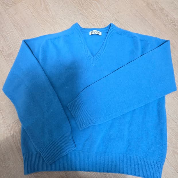 유라고 캐시미어 블렌디드 브이넥 니트