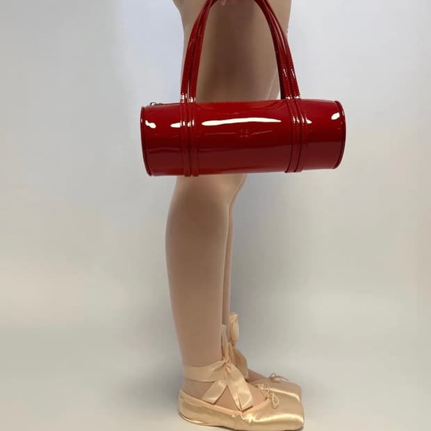 어반소피스티케이션 체리 레드백 구해요