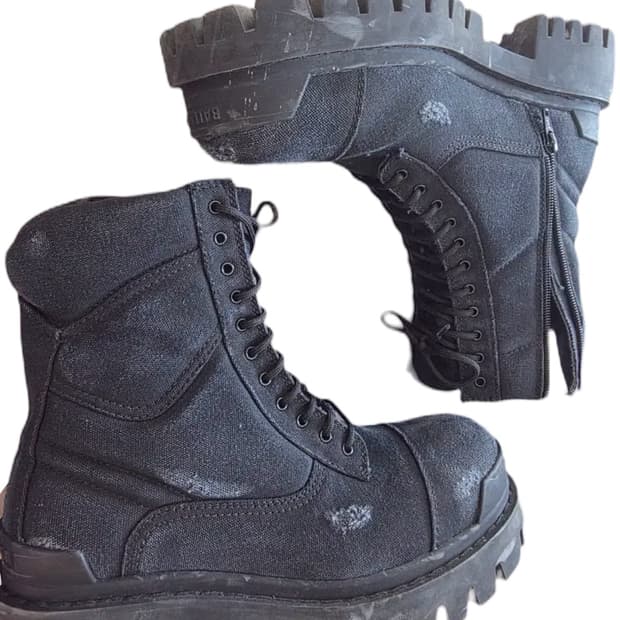 Balenciaga Strike Combat 40