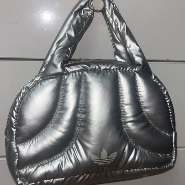 아디다스 Adidas 메탈릭 실버 미니 볼링백 (희귀템!!