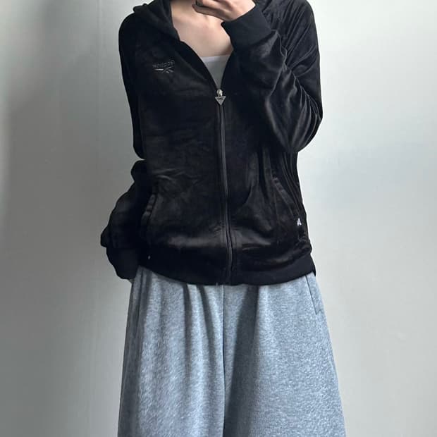 리복 자수로고 블랙 벨벳 후드집업