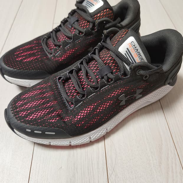 언더아머 운동화 차지드 로그 런닝화 헬스화 사이즈240

아웃솔 사용감외