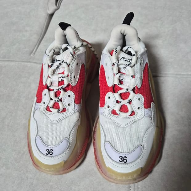 발렌시아가 트리플s 클리어 솔