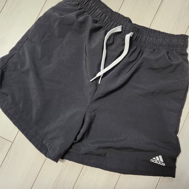 새상품급)아디다스 러닝 트레이닝 숏반바지 키즈 사이즈160 

사이즈 성