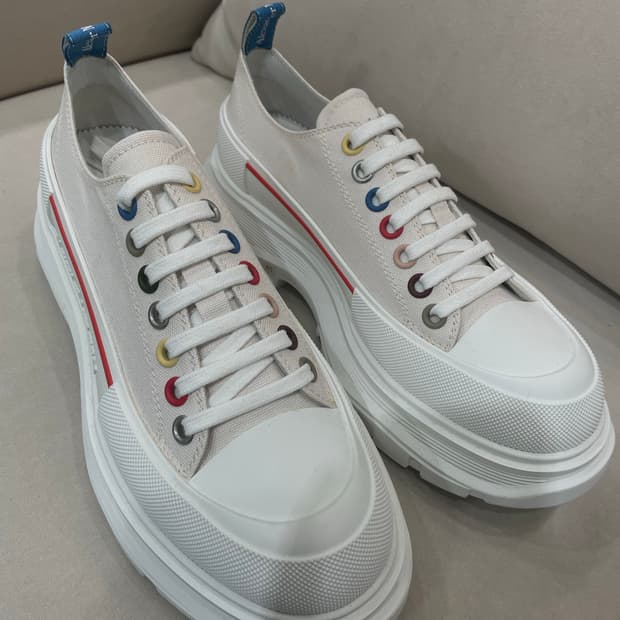 알렉산더 맥킨 스니커즈