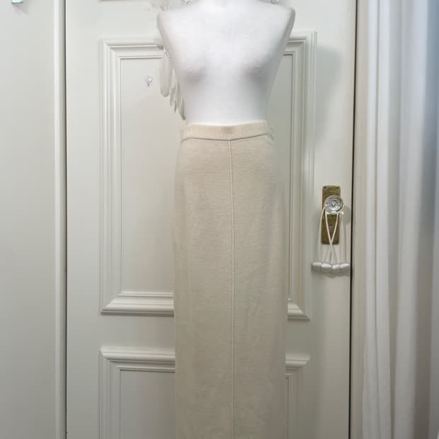 ivory back slit basic knit long skirt