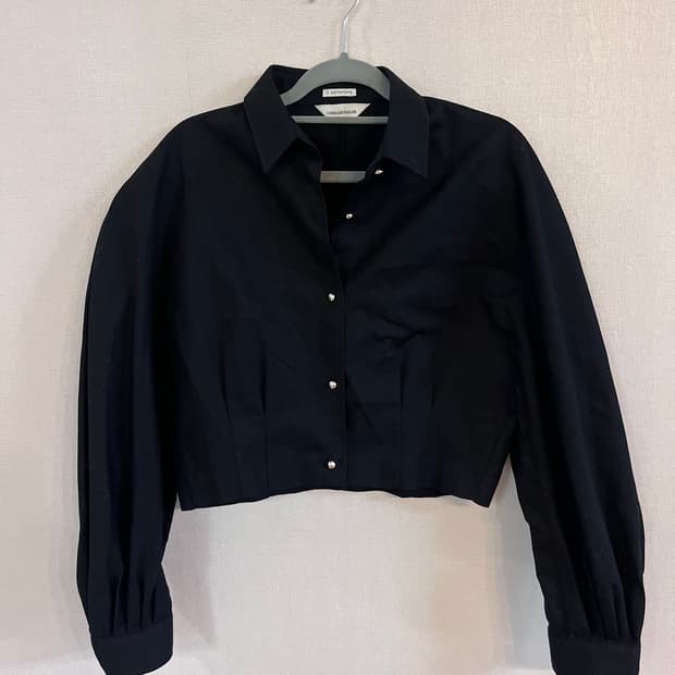 로드앤테일러 크롭 블랙 셔츠