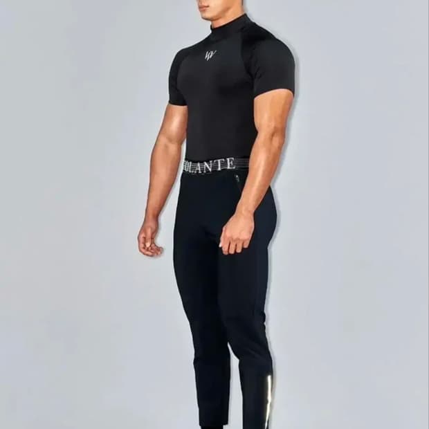 볼란테 테이퍼드 핏 레깅스 팬츠 블랙 사이즈 1 판매합니다.