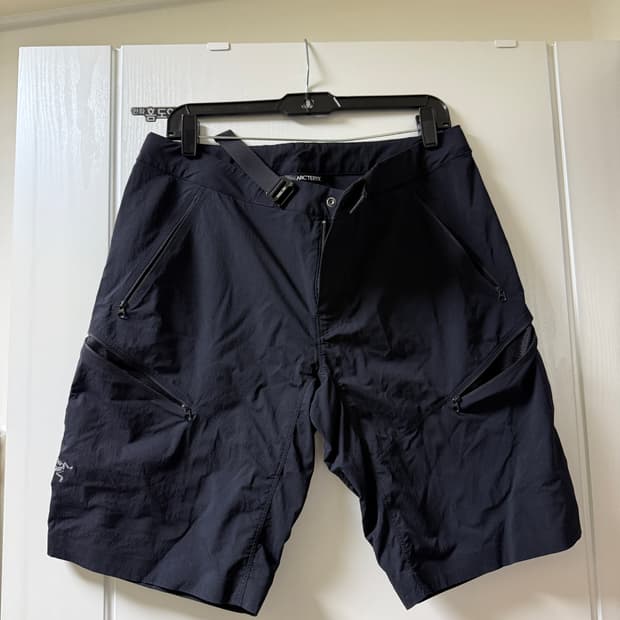 아크테릭스 감마 퀵드라이 숏 팬츠 블랙 반바지 34