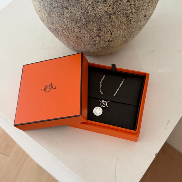 에르메스 아뮬레뜨 실버 목걸이