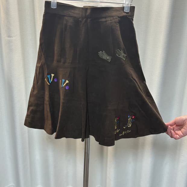 브라운 자수 스커트