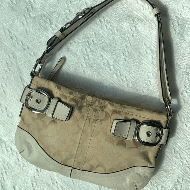 [희귀🤍] Coach 아이보리 바게트 숄더백