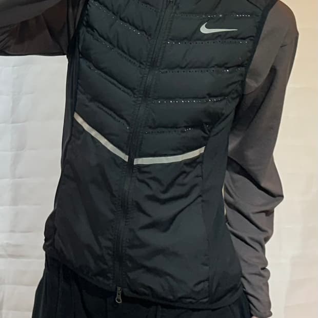 나이키 러닝 에어로로프트 베스트