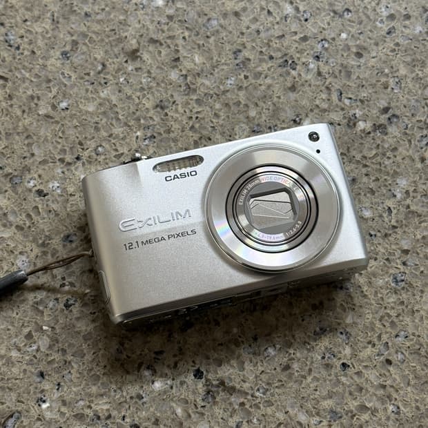 카시오 엑슬림 ex-z400 태연 디카 실버