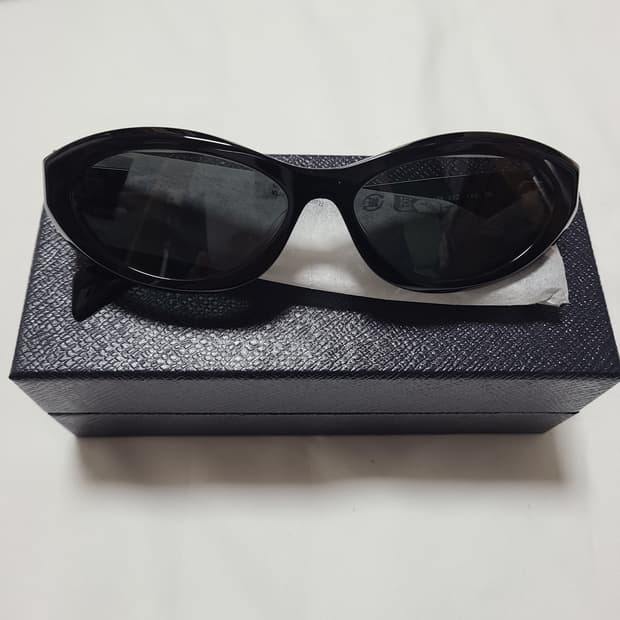 프라다 심볼 선글라스 슬레이트 그레이 렌즈 얼터너티브 핏