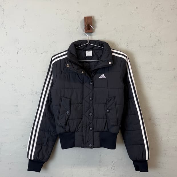 아디다스 빈티지 삼선 크롭 숏패딩 블랙