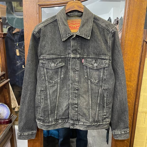 Levi's black trucker jacket