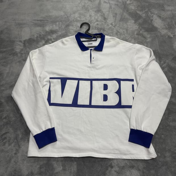 VIBRATE 카라 맨투맨