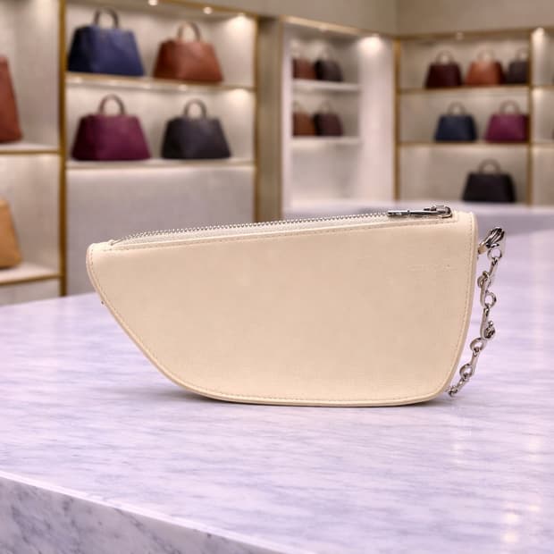 [A급] 버버리 마이크로 쉴드 슬링백 판매합니다!!!