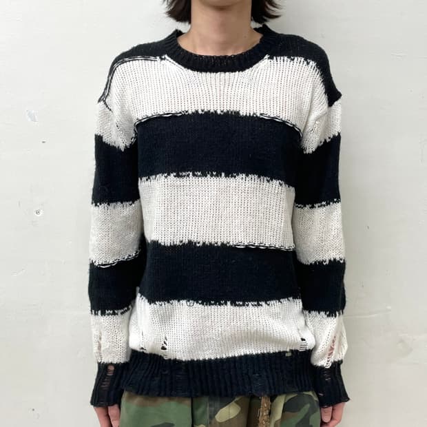 Stripe damage knitwear