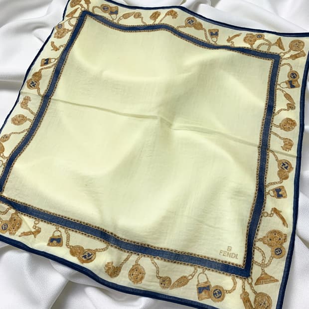 [정품] Fendi 펜디 키링패턴 빈티지 쁘띠스카프 손수건