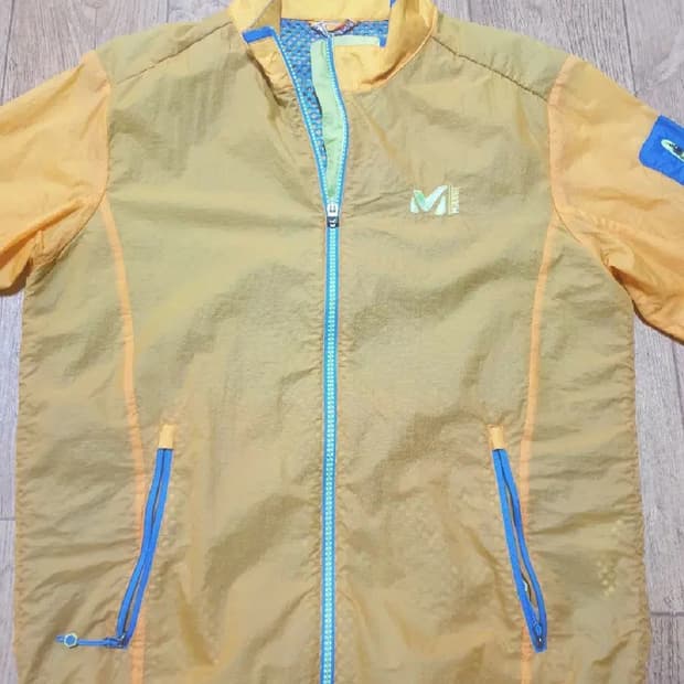 밀레 아웃도어 바람막이 95 사이즈입니다