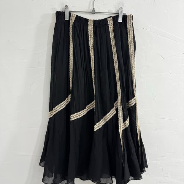 lace detail skirt