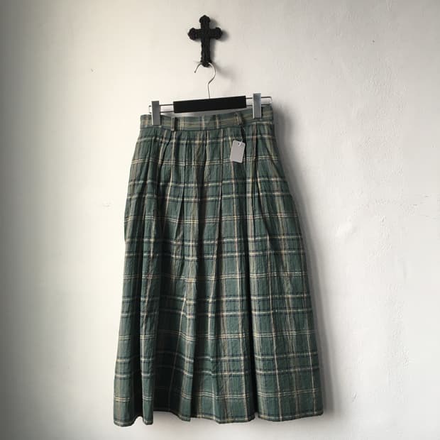 Check pattern skirt
