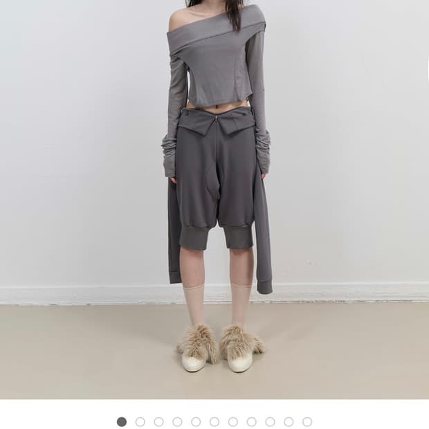 Curved Cut Layered Tee / Charcoal / 3사이즈