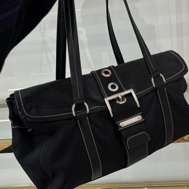 프라다 포코노 빅버클 숄더백