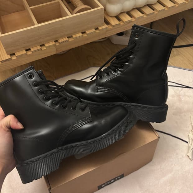 UK4/230 닥터마틴 1460 모노 8홀 (올블랙/풀박스급)