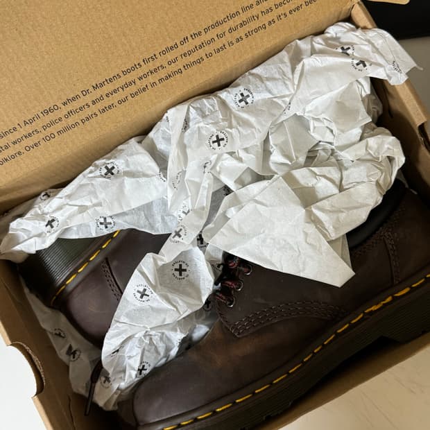 닥터마틴 8053 다크 브라운 크레이지 호스