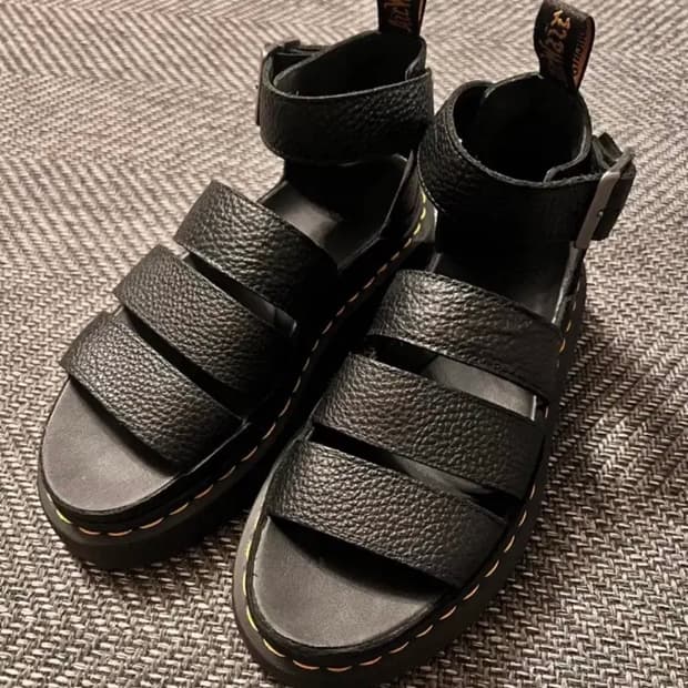 닥터마틴 쿼드 클라리사 샌들